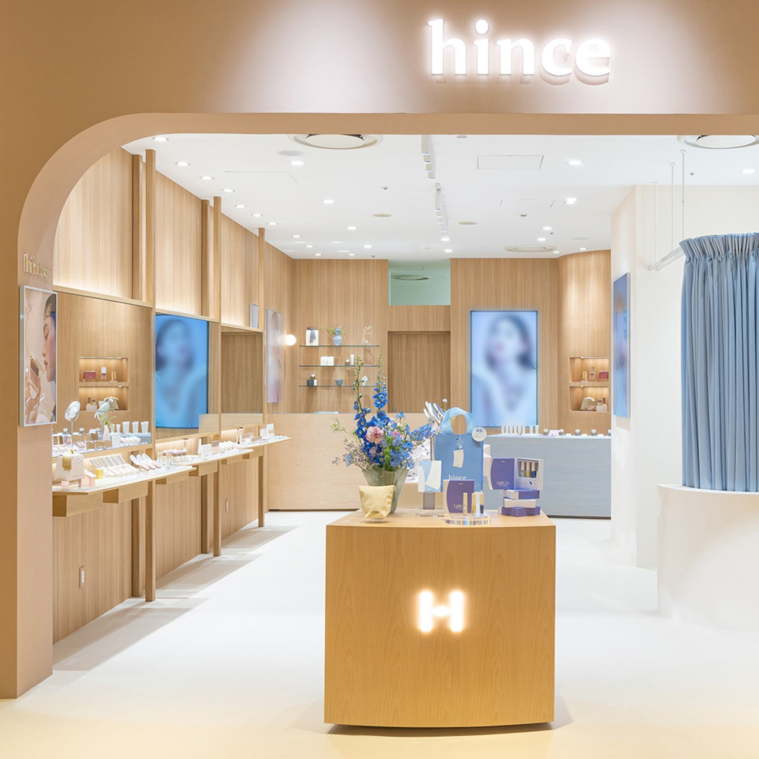 hince ルクア イーレ店